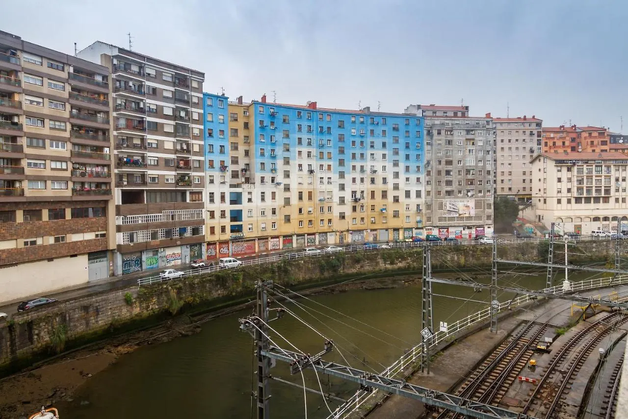 Old Bilbao Con Vistas A La Ria Daire